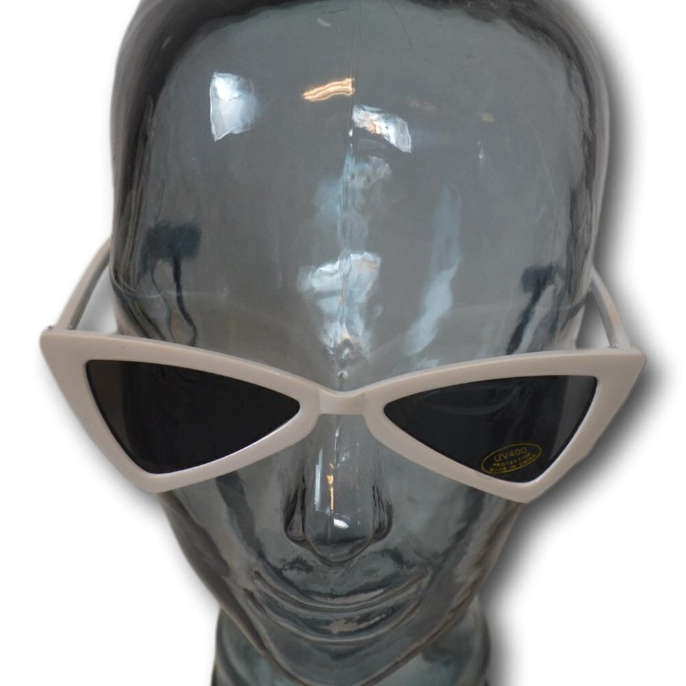 Petals and Peacocks White Triangle UV Protection Sunglasses - NEW